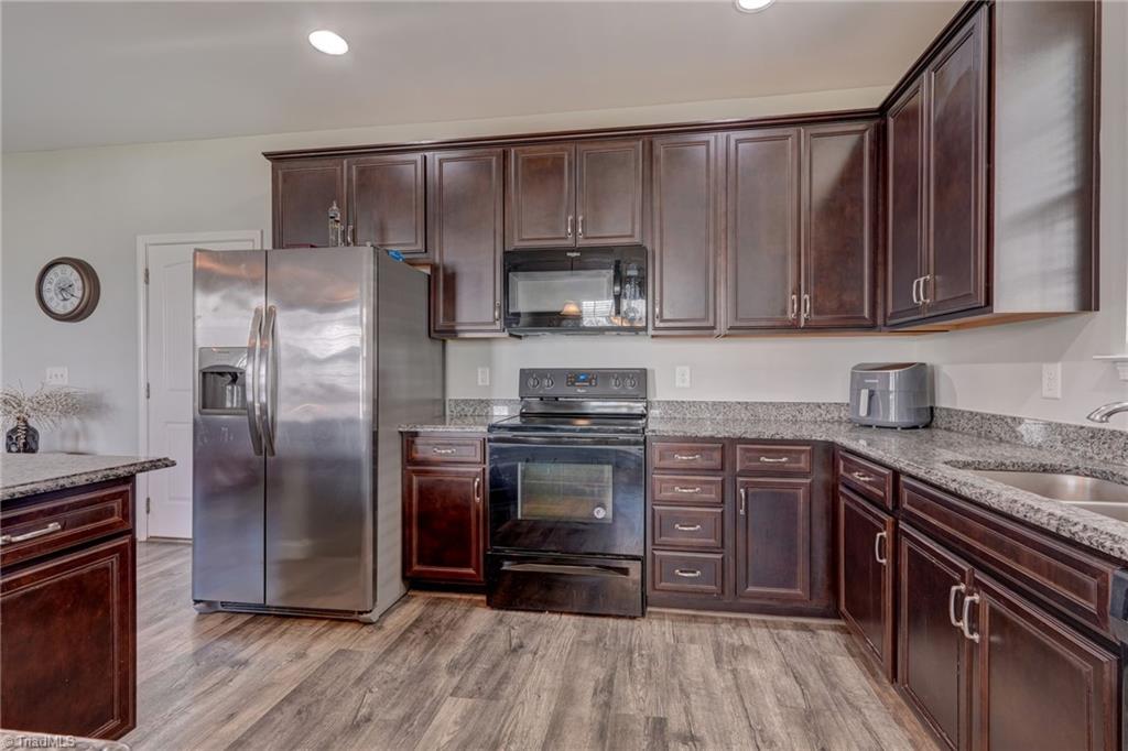 4045 Dunkirk Drive Property Photo 14