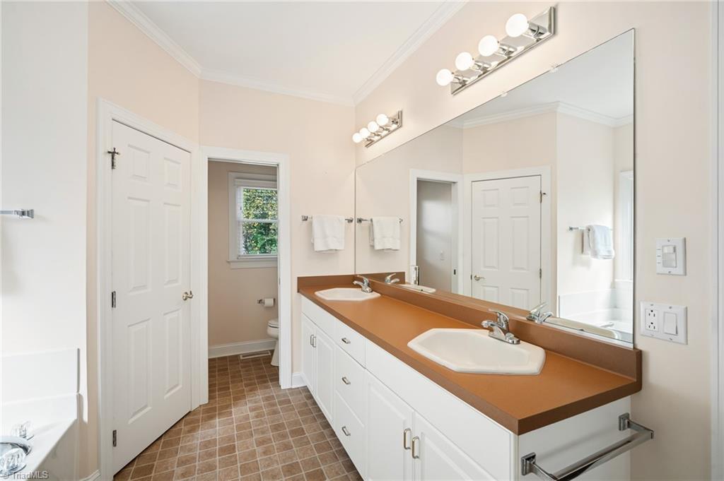 6858 Greenbrook Drive Property Photo 11