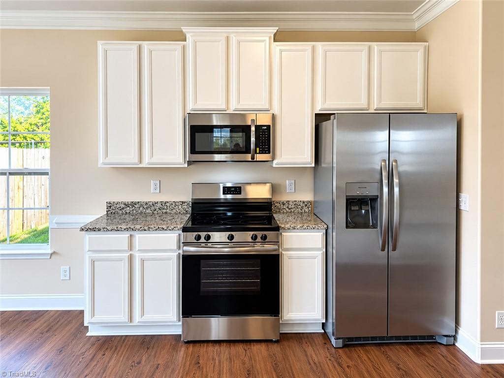 5363 Esher Drive Property Photo 8