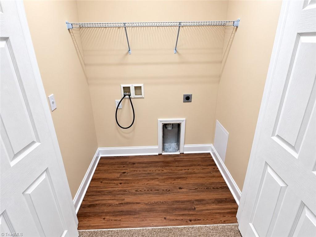 5363 Esher Drive Property Photo 18