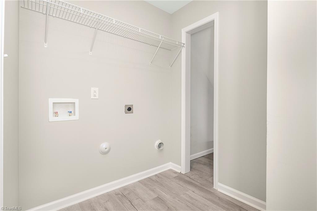 1052 W Bank Street # 02 Property Photo 9