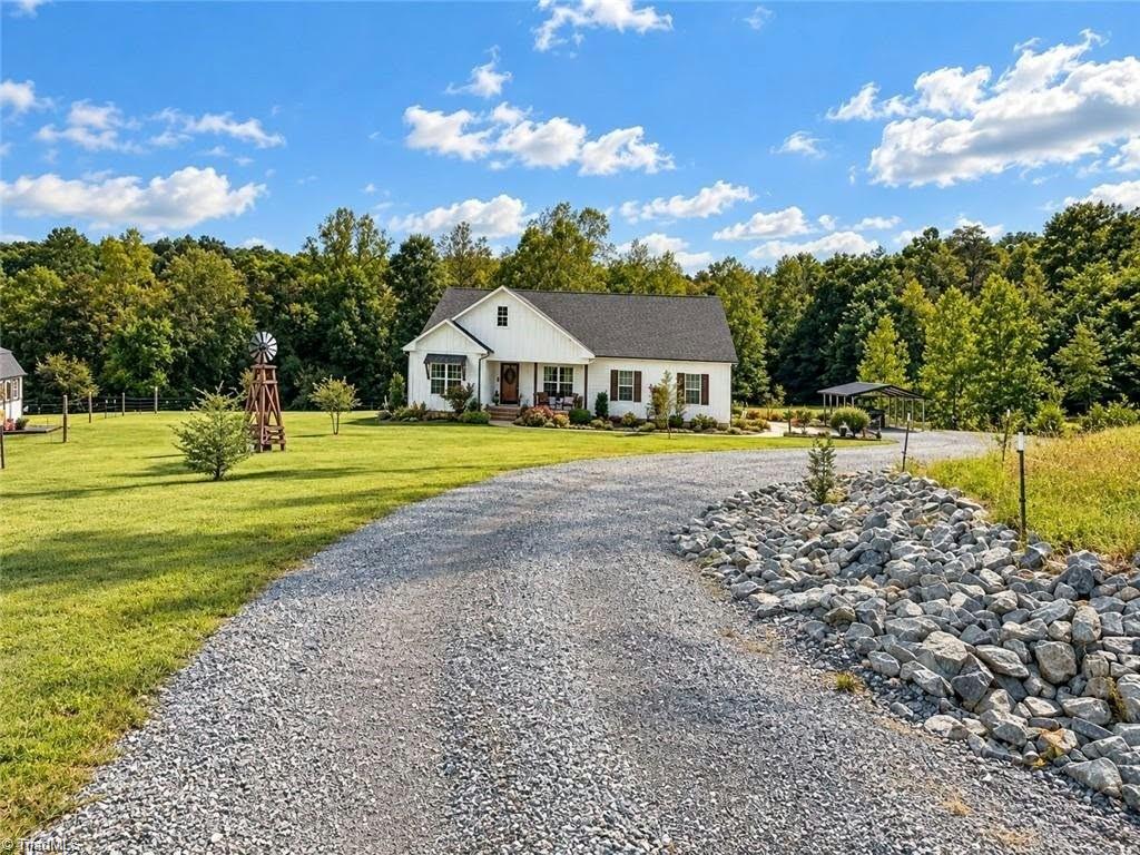 1935 Wall Loop Road Property Photo 1