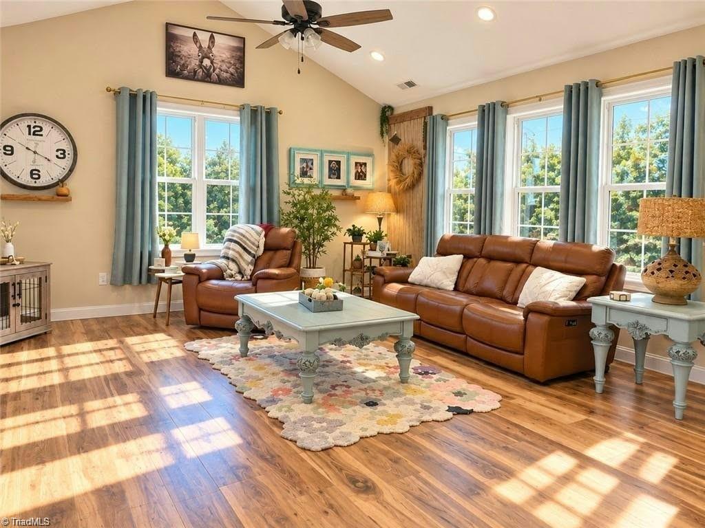 1935 Wall Loop Road Property Photo 2