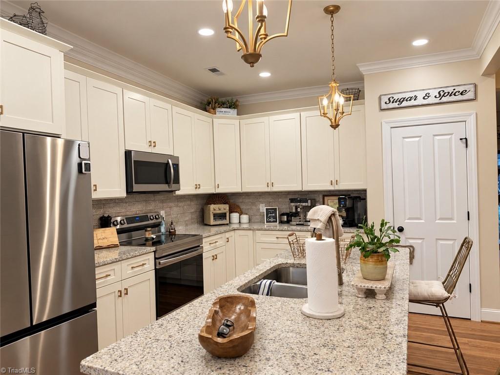 1935 Wall Loop Road Property Photo 4
