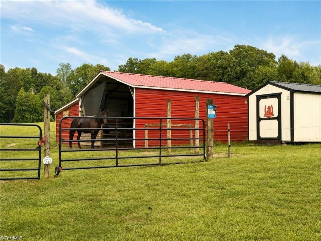 1935 Wall Loop Road Property Photo 17