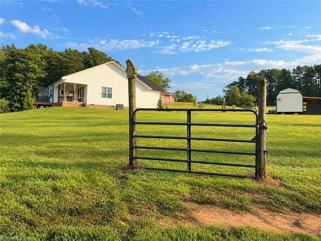 1935 Wall Loop Road Property Photo 22