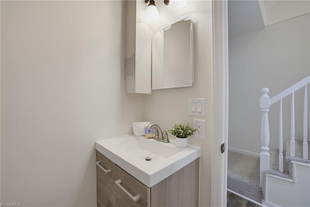 1213 Watermark Court Property Photo 32