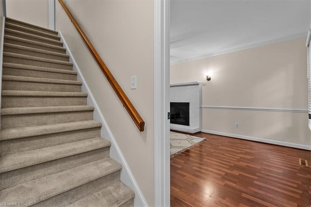 2717 Oak Hollow Drive Property Photo 3