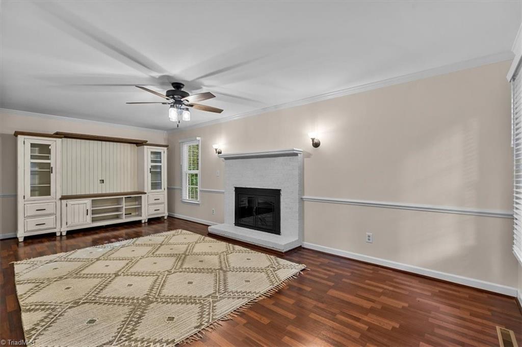 2717 Oak Hollow Drive Property Photo 5