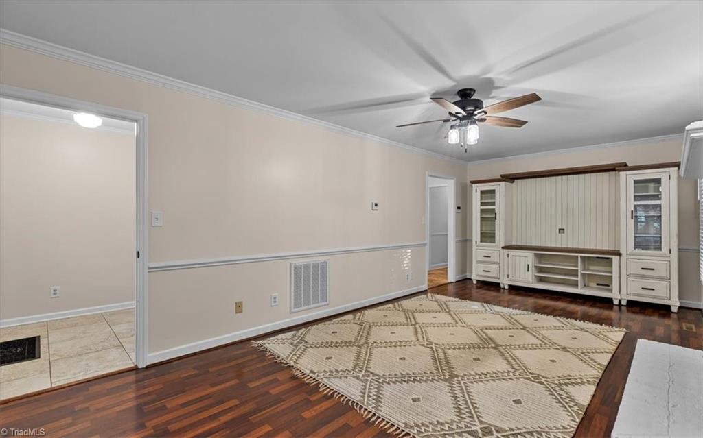 2717 Oak Hollow Drive Property Photo 7