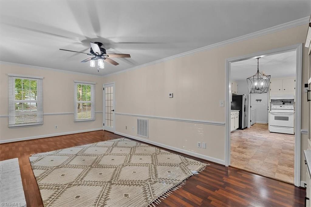 2717 Oak Hollow Drive Property Photo 8