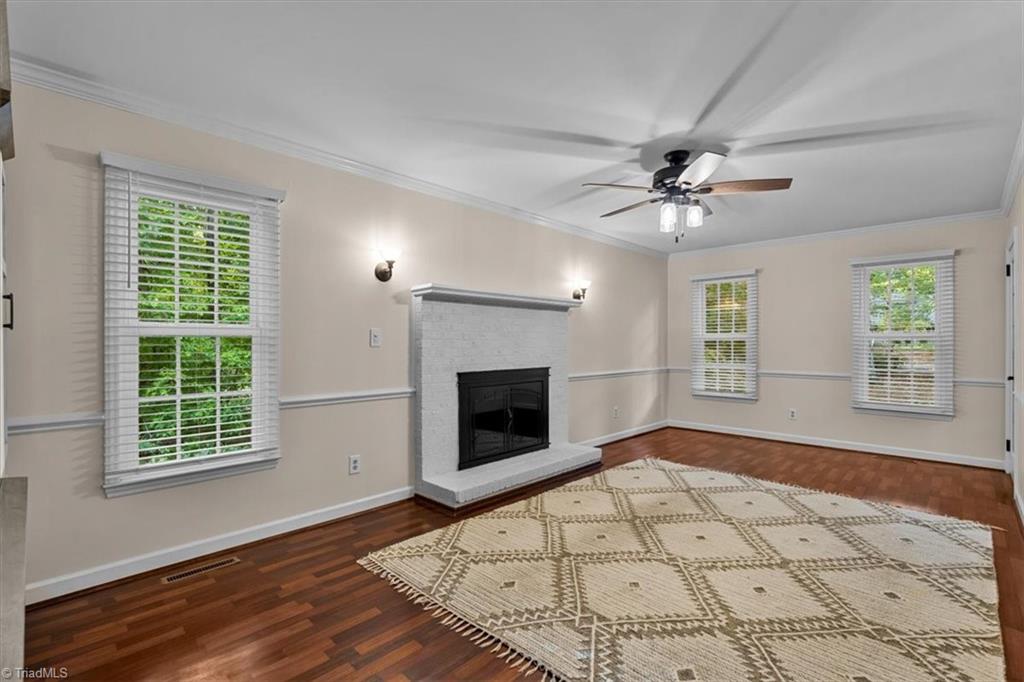 2717 Oak Hollow Drive Property Photo 9