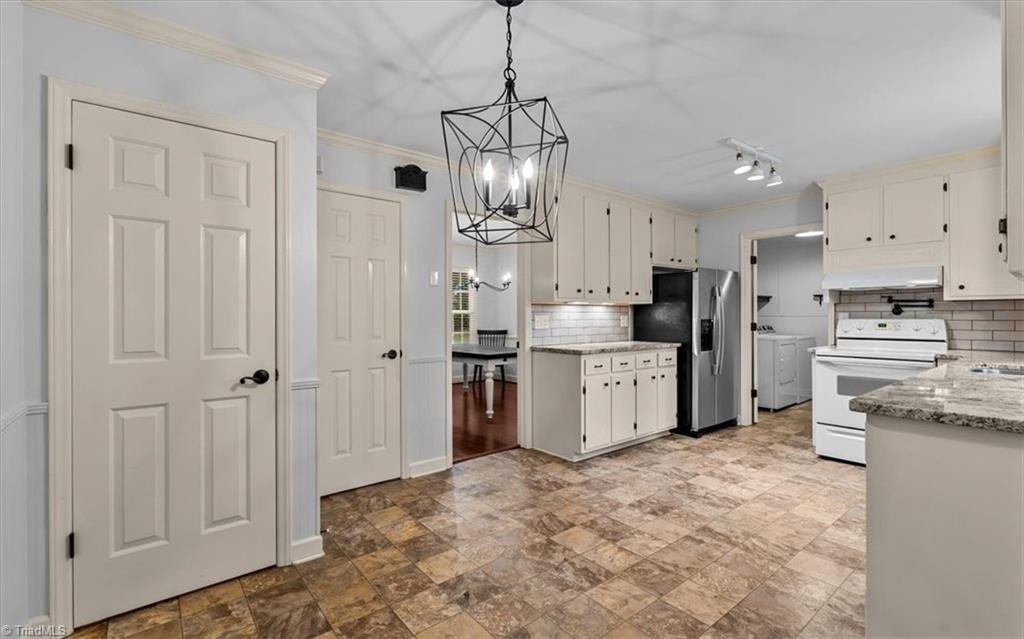 2717 Oak Hollow Drive Property Photo 16