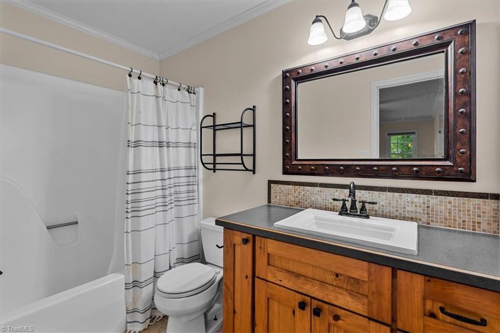 2717 Oak Hollow Drive Property Photo 24