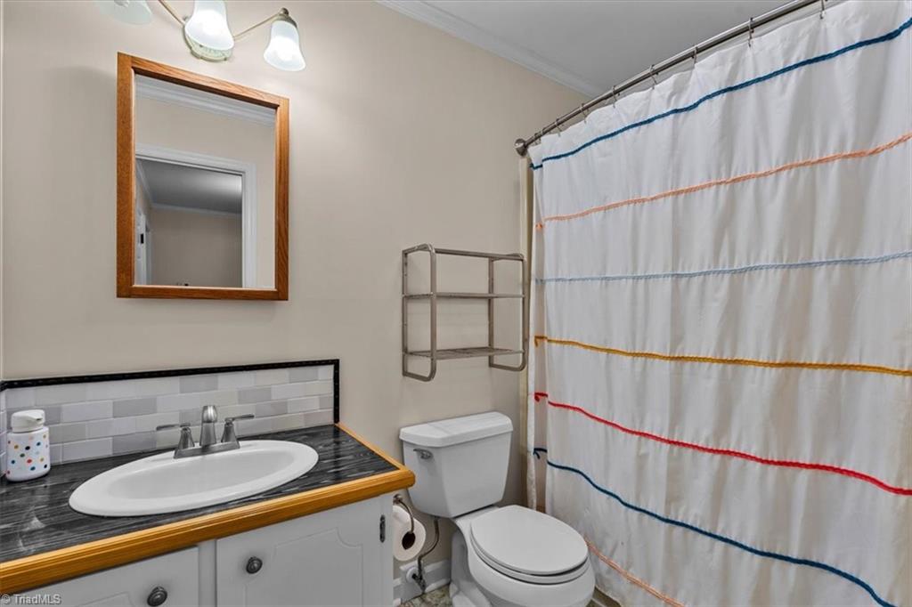 2717 Oak Hollow Drive Property Photo 32