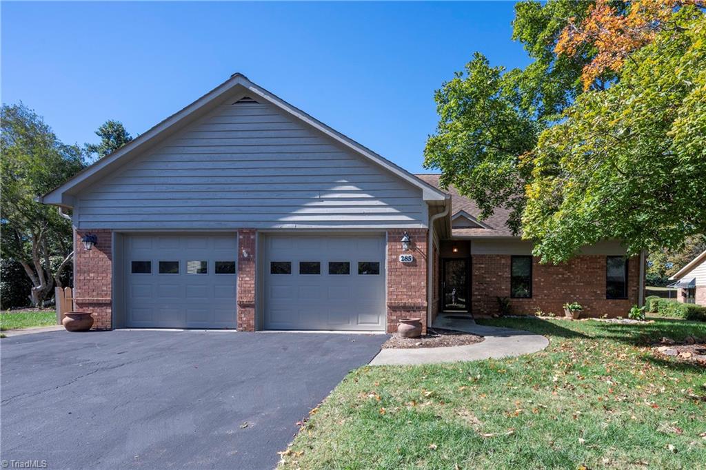 285 Hollybrook Drive Property Photo 1