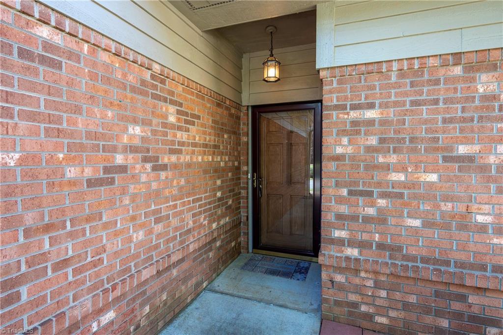 285 Hollybrook Drive Property Photo 2