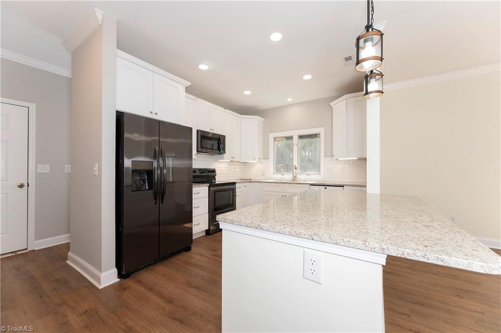 285 Hollybrook Drive Property Photo 3