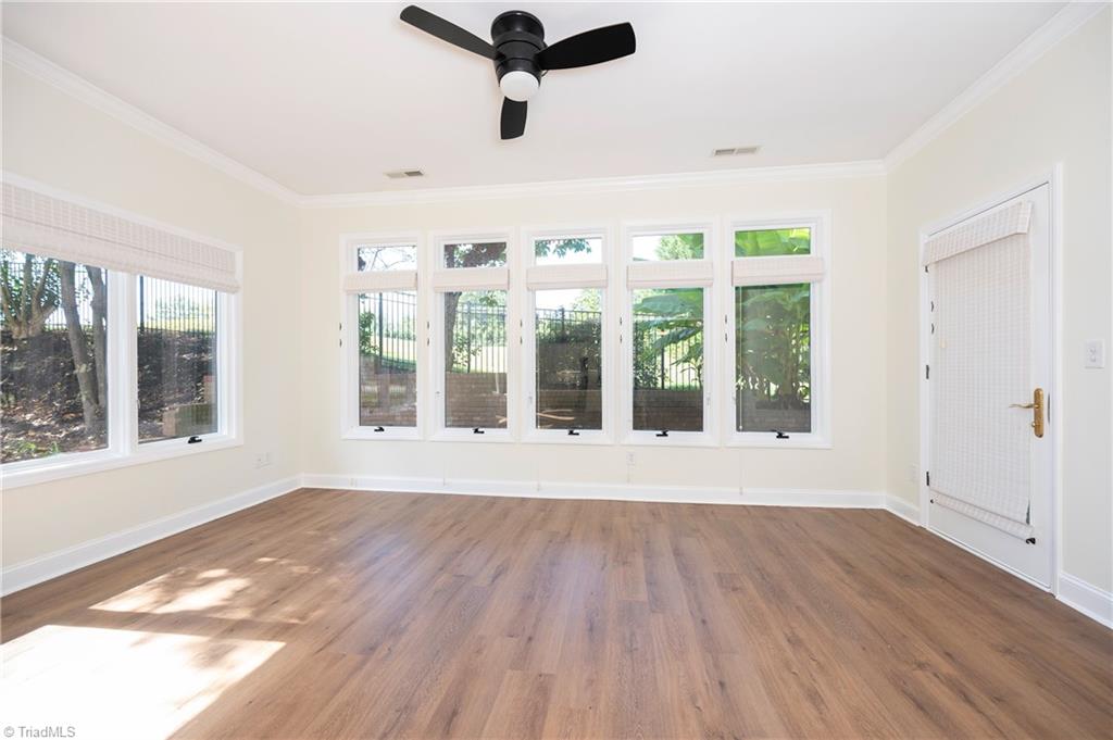 285 Hollybrook Drive Property Photo 7
