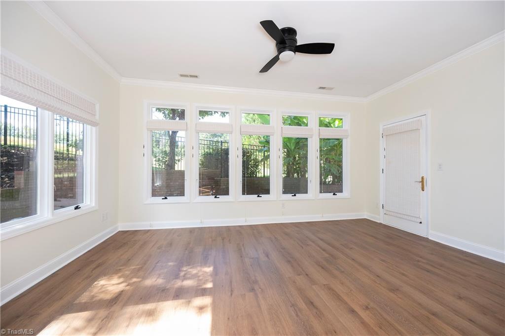 285 Hollybrook Drive Property Photo 8