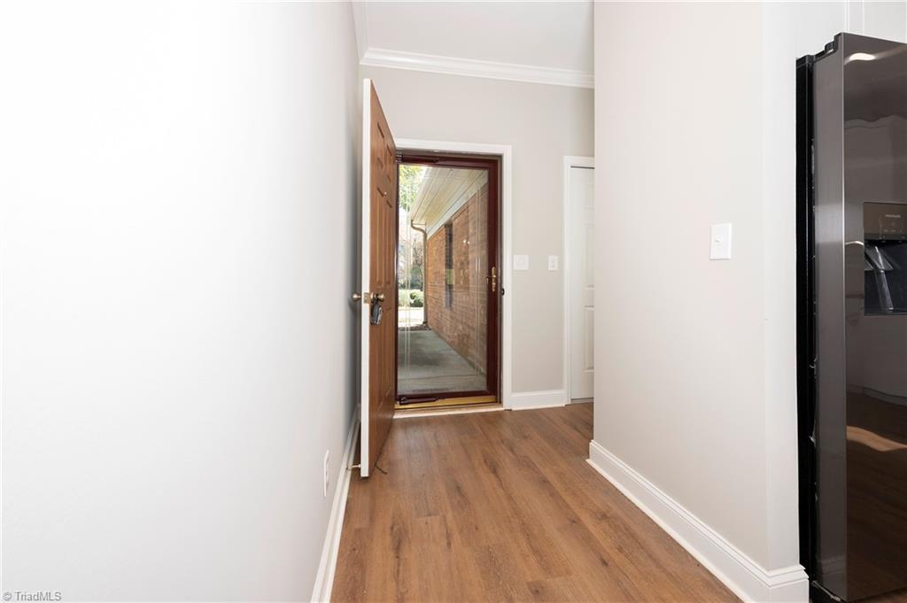 285 Hollybrook Drive Property Photo 9