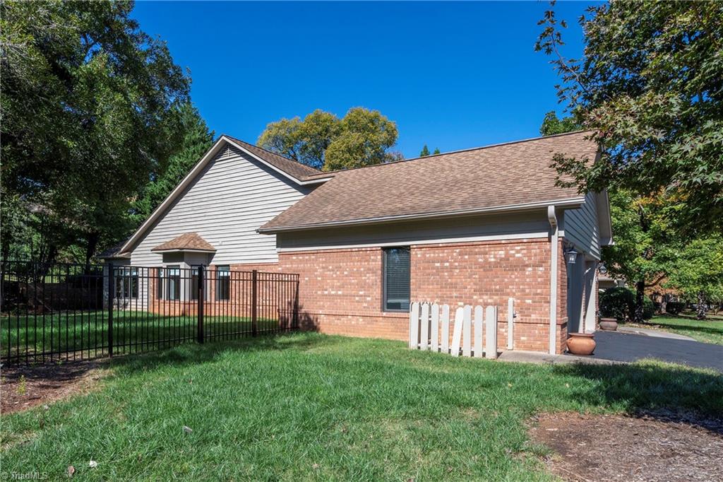 285 Hollybrook Drive Property Photo 25