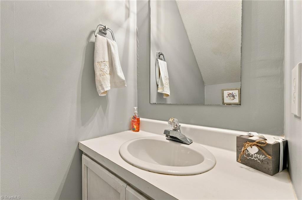 1175 Glendale Drive Property Photo 8