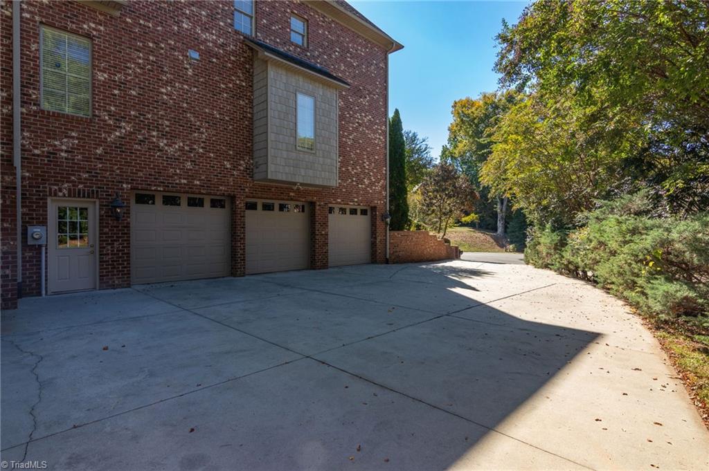 125 Holly Hill Court Property Photo 3
