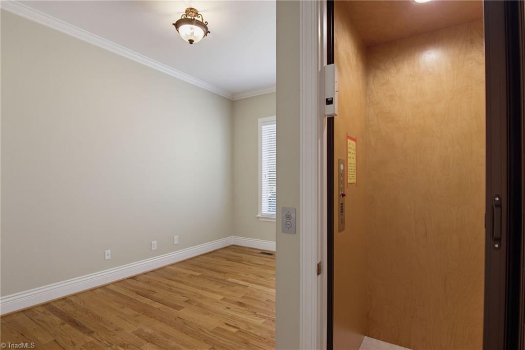 125 Holly Hill Court Property Photo 10