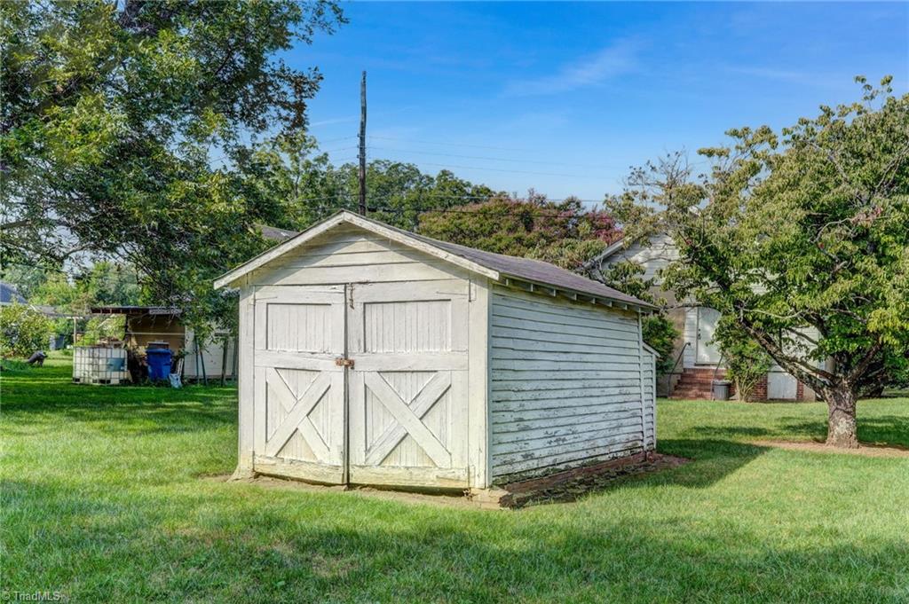 2502 Cypress Street Property Photo 3