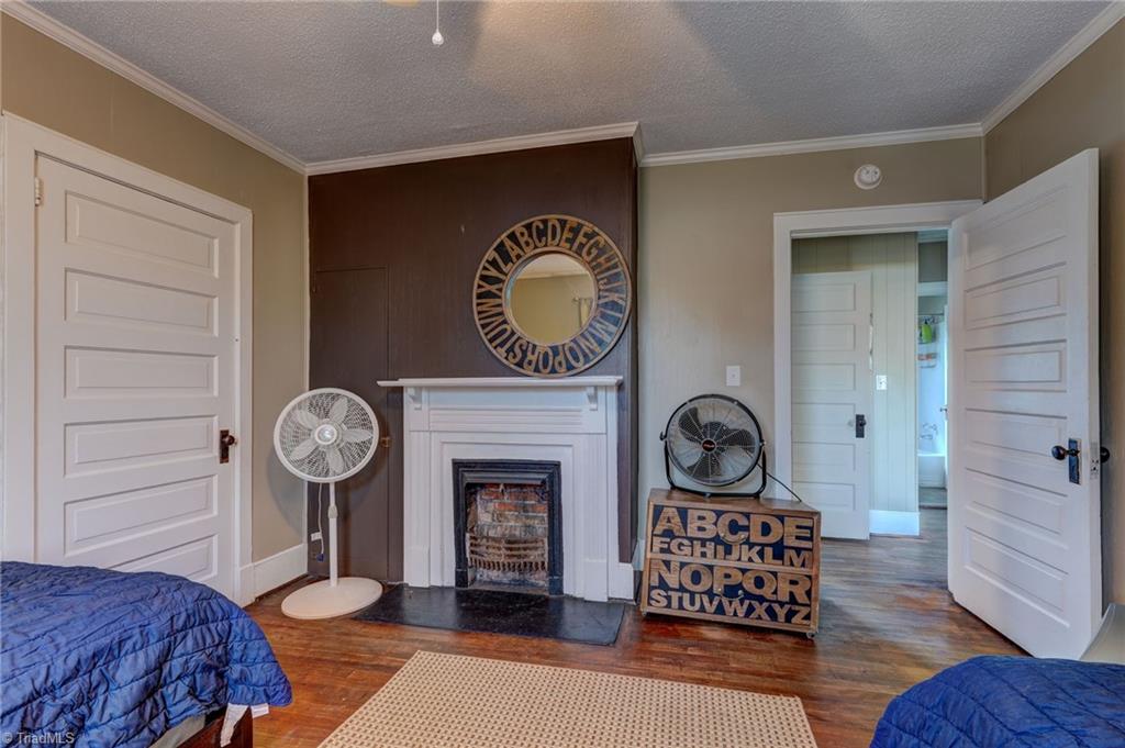 2502 Cypress Street Property Photo 7