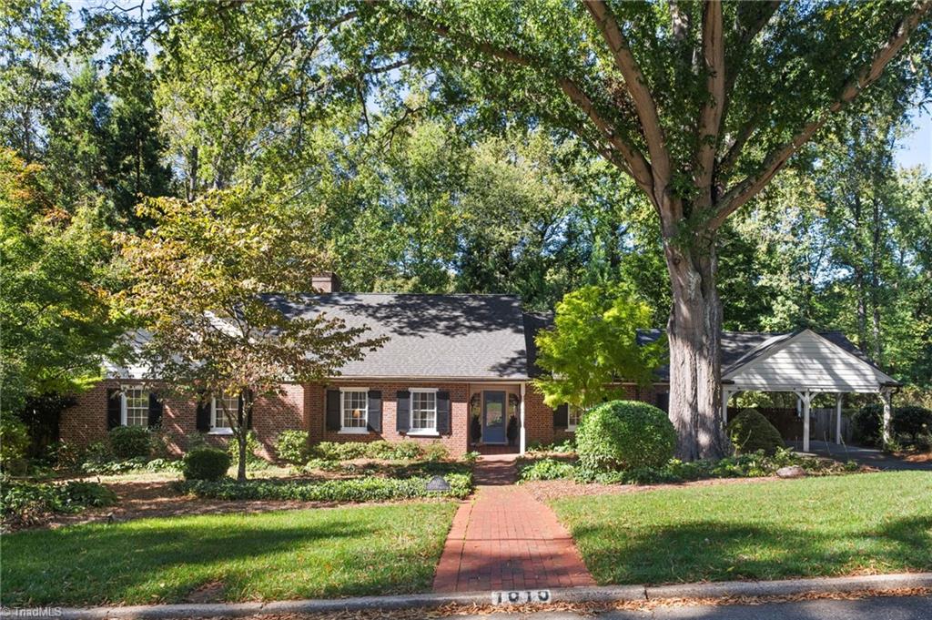 1010 Kenleigh Circle Property Photo 1