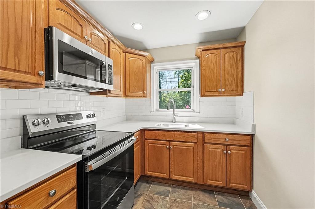 3708 Parkwood Drive Property Photo 4