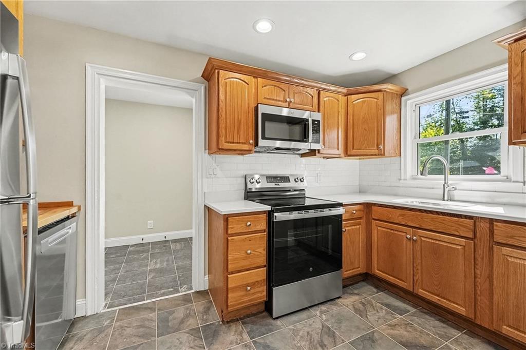 3708 Parkwood Drive Property Photo 5