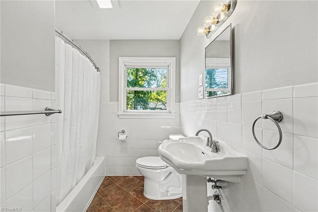 3708 Parkwood Drive Property Photo 21