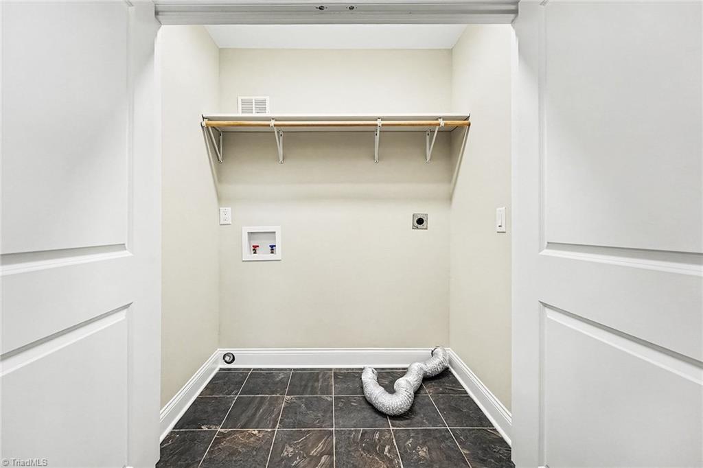 3708 Parkwood Drive Property Photo 22