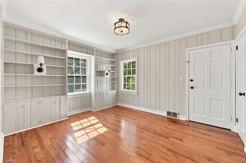 1007 Wellington Street Property Photo 15
