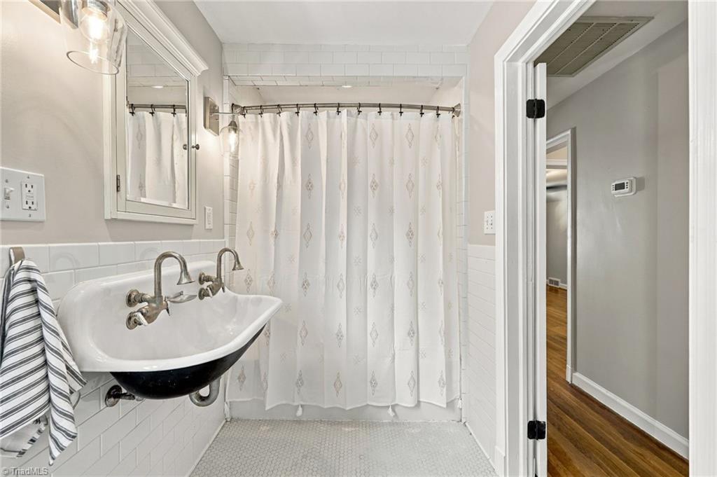 1007 Wellington Street Property Photo 25