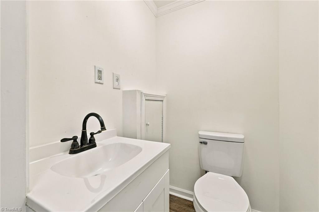 1007 Wellington Street Property Photo 29