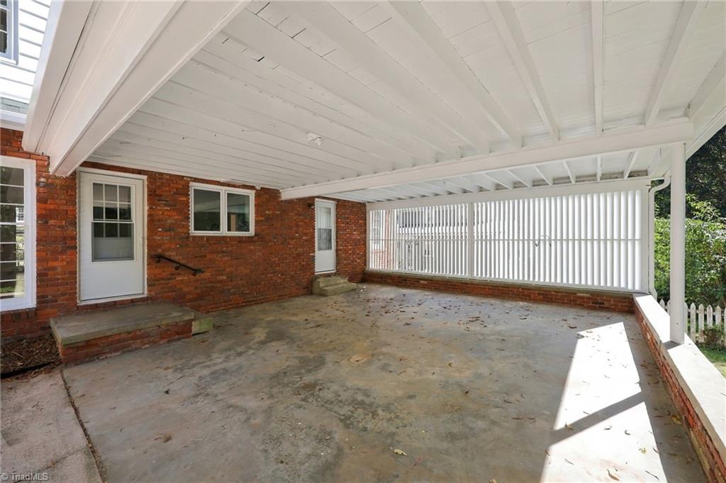1007 Wellington Street Property Photo 33