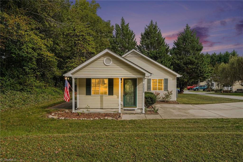 2525 Stratford Crossing Drive Property Photo 1