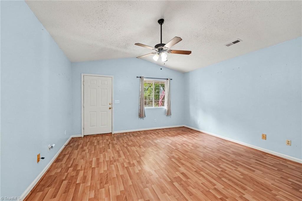 2525 Stratford Crossing Drive Property Photo 3