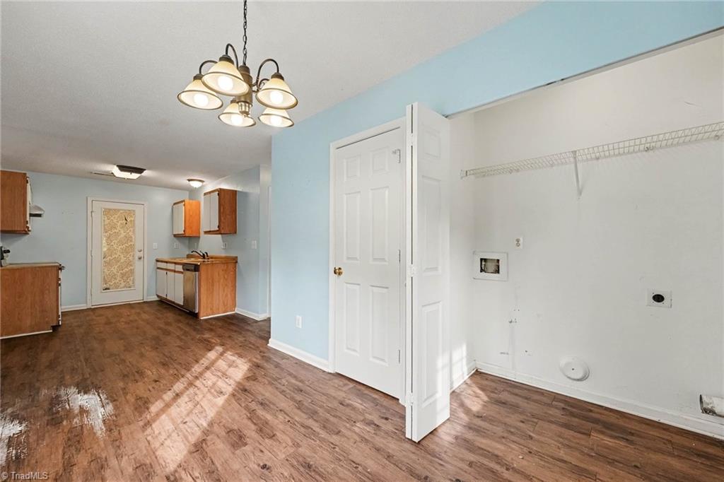 2525 Stratford Crossing Drive Property Photo 5