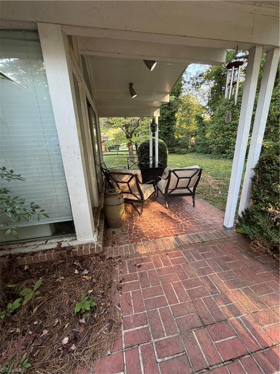 210 Devonway Street Property Photo 5