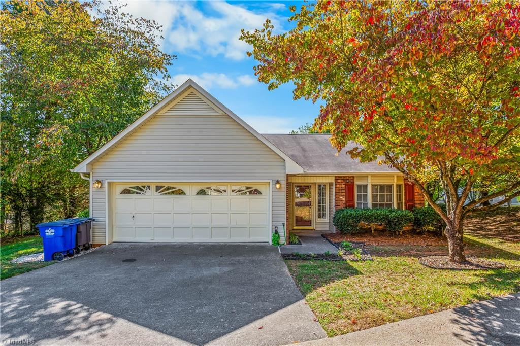 1013 Heatherstone Court Property Photo 1