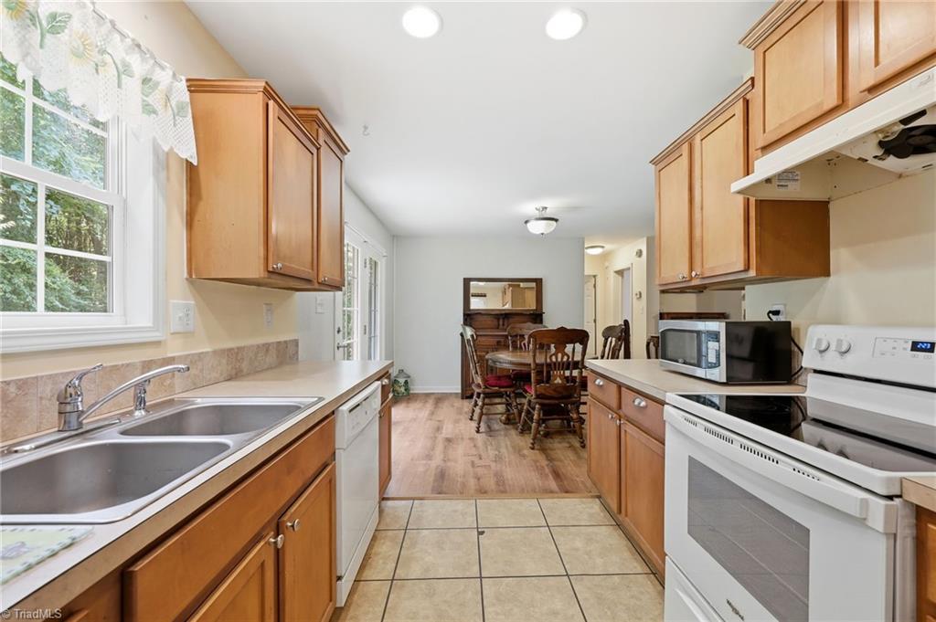 212 Lakeview Drive Property Photo 10