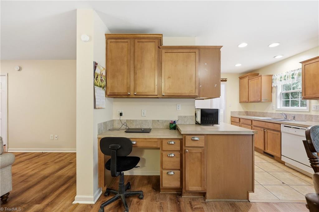 212 Lakeview Drive Property Photo 11