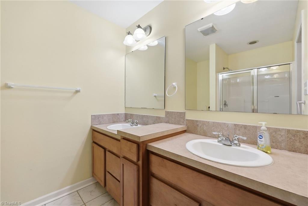 212 Lakeview Drive Property Photo 17