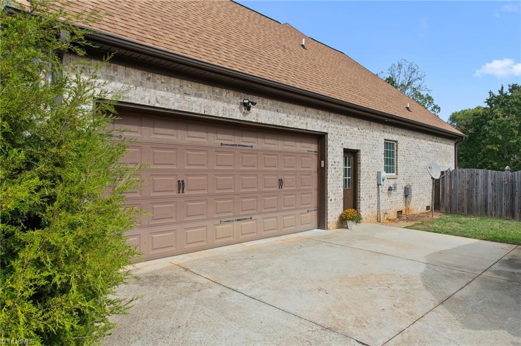 7505 Aspen Grove Drive Property Photo 6