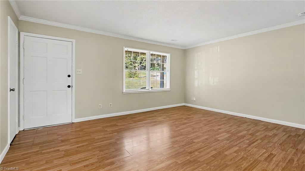 1035 Gales Avenue Property Photo 3